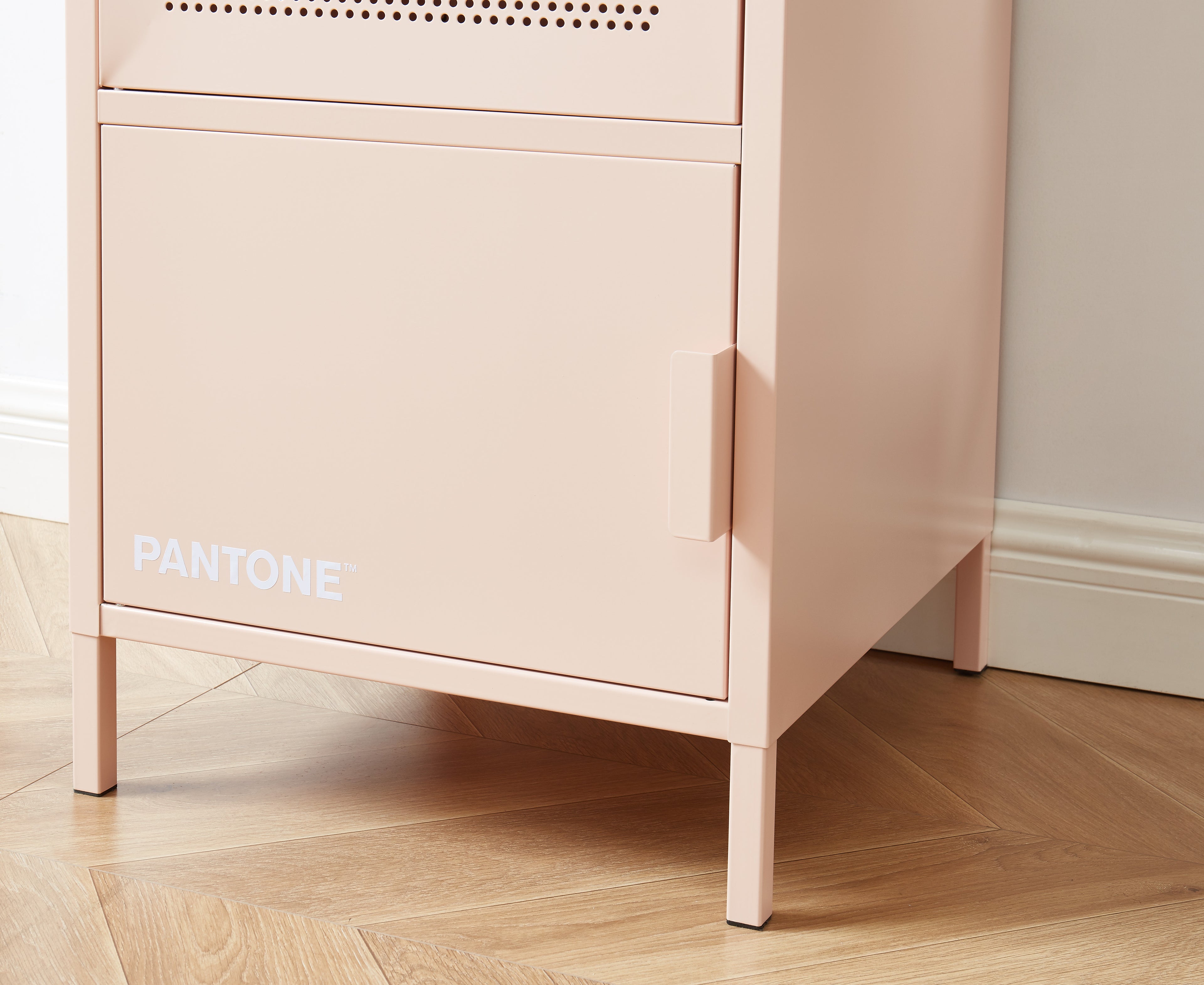 PANTONE® Metal Wardrobe – Pink
