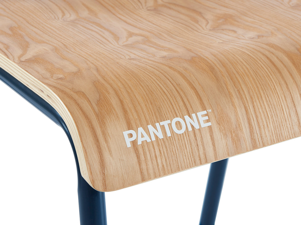 PANTONE® Set of 2 Dining Chairs with Ash Veneer Seat and Metal Legs – Midnight blue