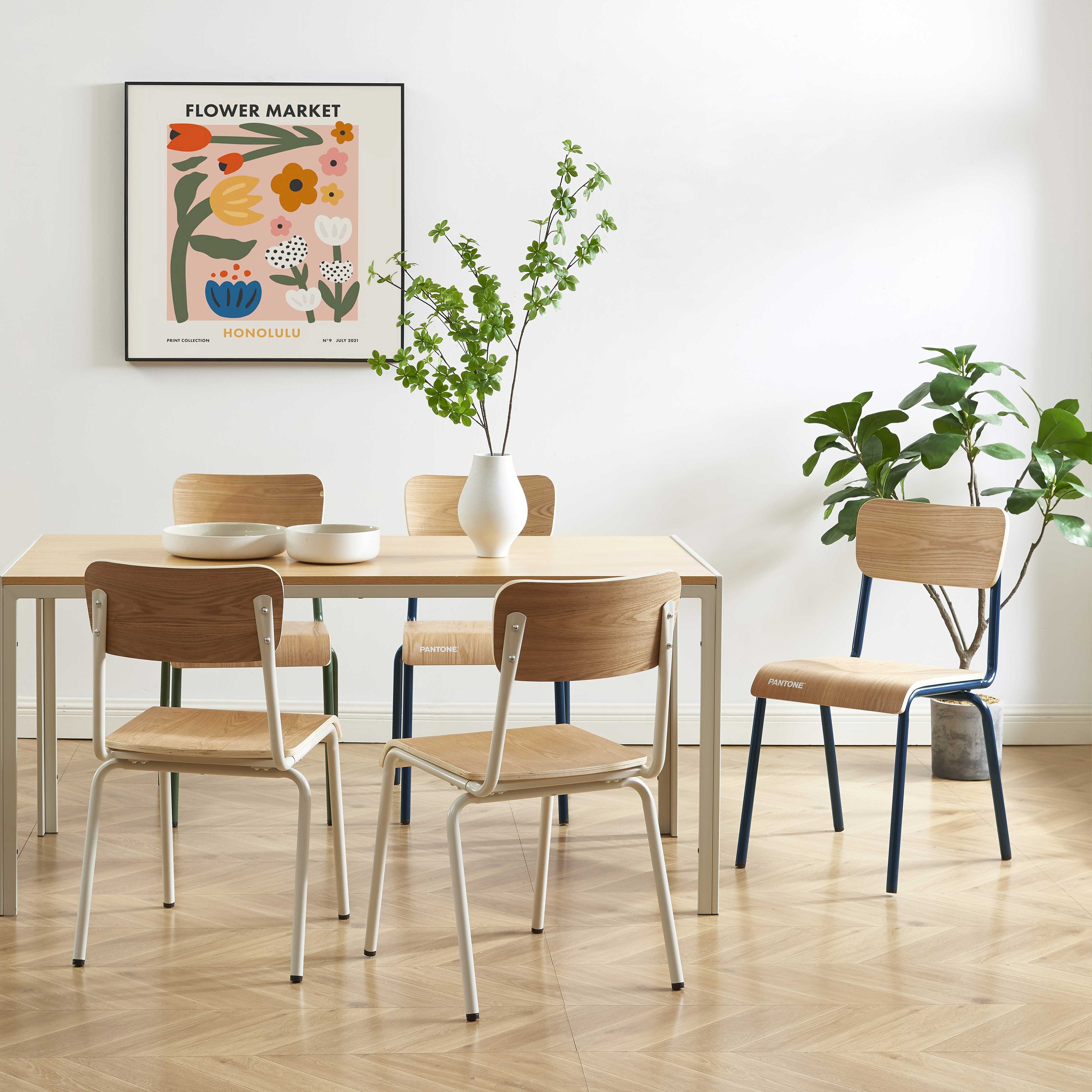 PANTONE® Set of 2 Dining Chairs with Ash Veneer Seat and Metal Legs – Sand