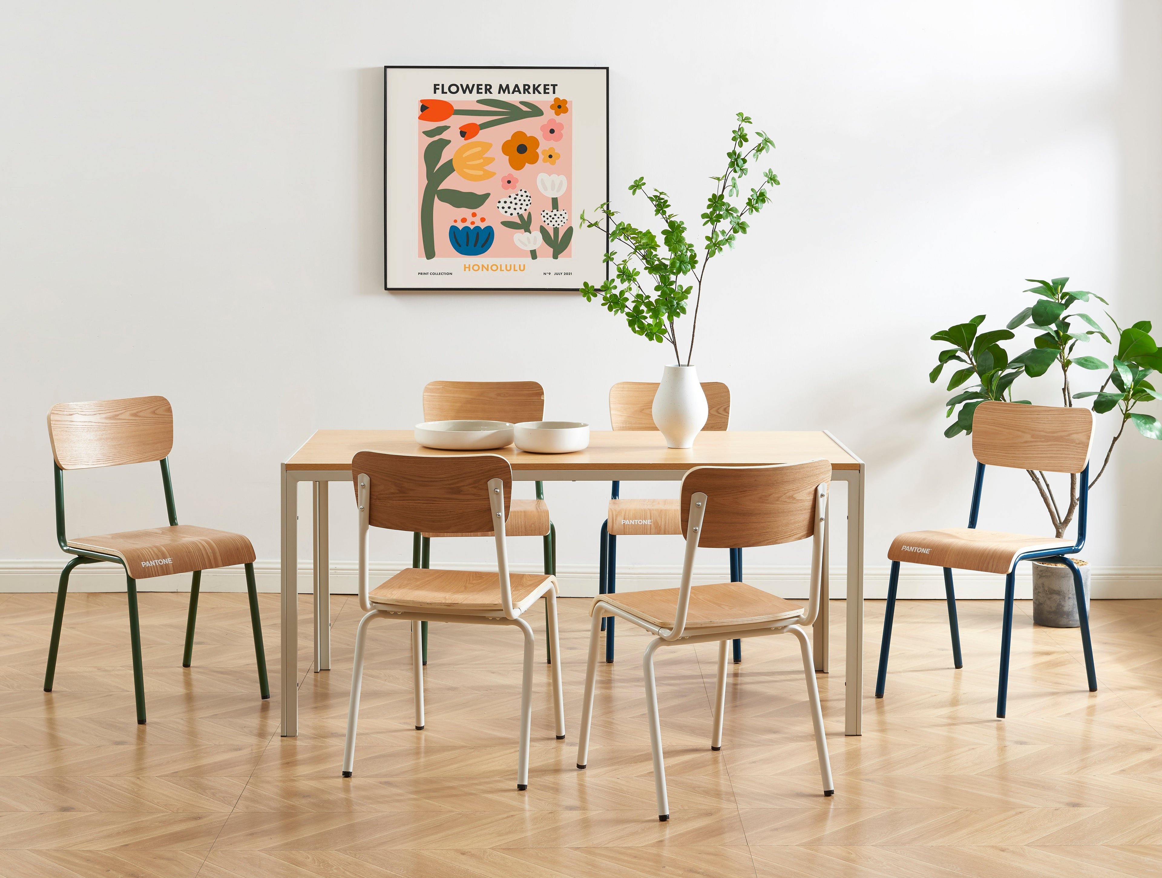 PANTONE® Set of 2 Dining Chairs with Ash Veneer Seat and Metal Legs – Sand