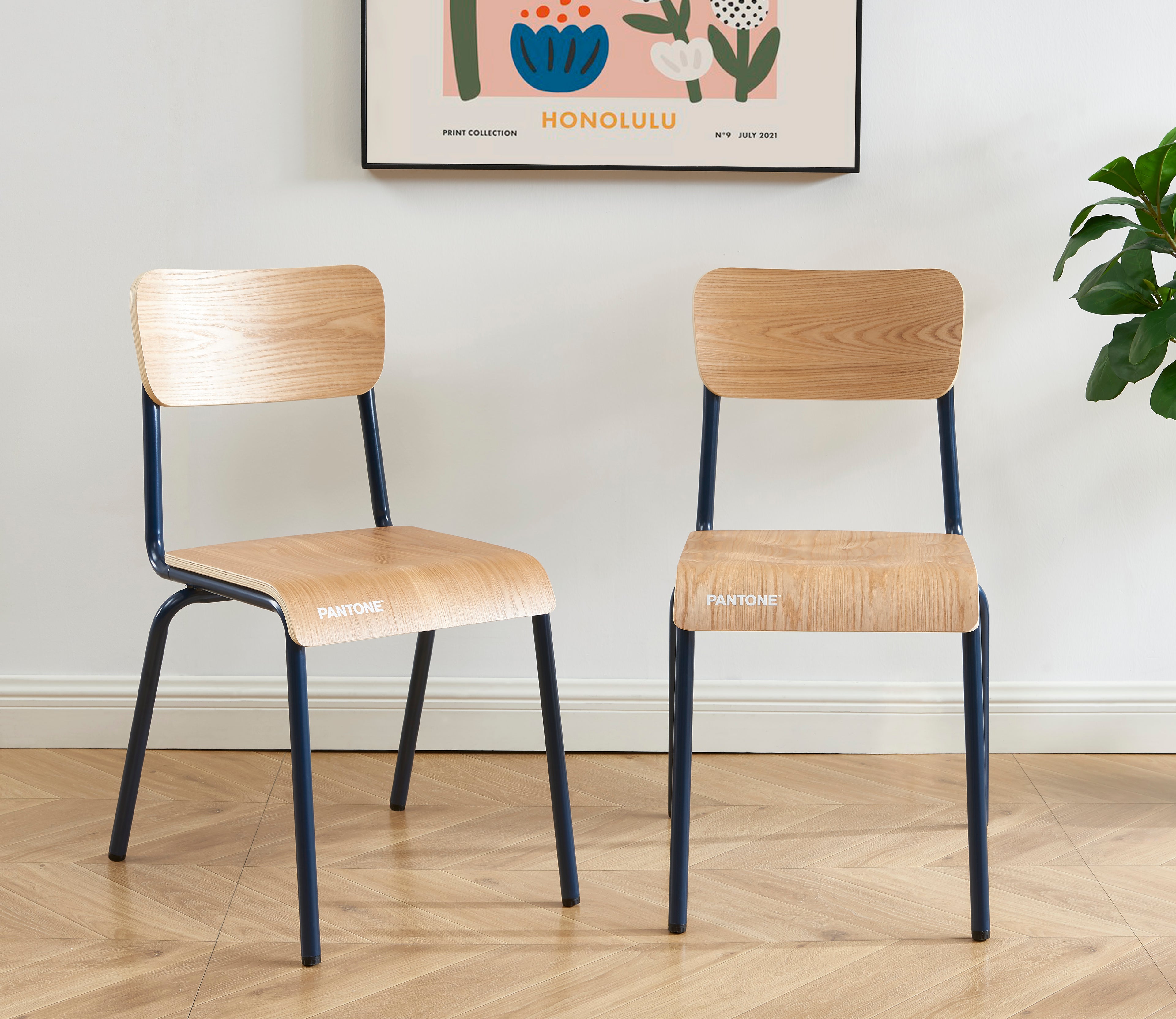 PANTONE® Set of 2 Dining Chairs with Ash Veneer Seat and Metal Legs – Midnight blue