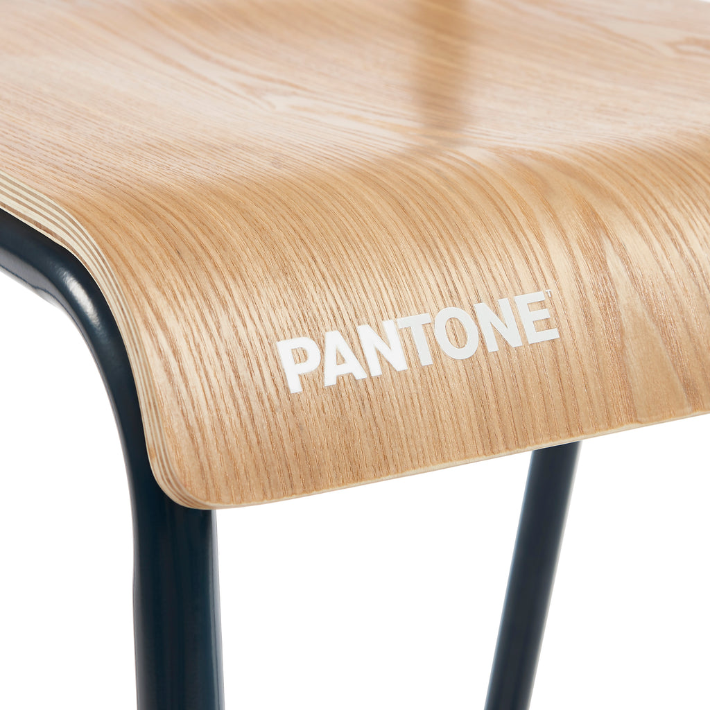 PANTONE® Set of 2 Bar Chairs with Ash Veneer Seat and Metal Legs – Midnight blue