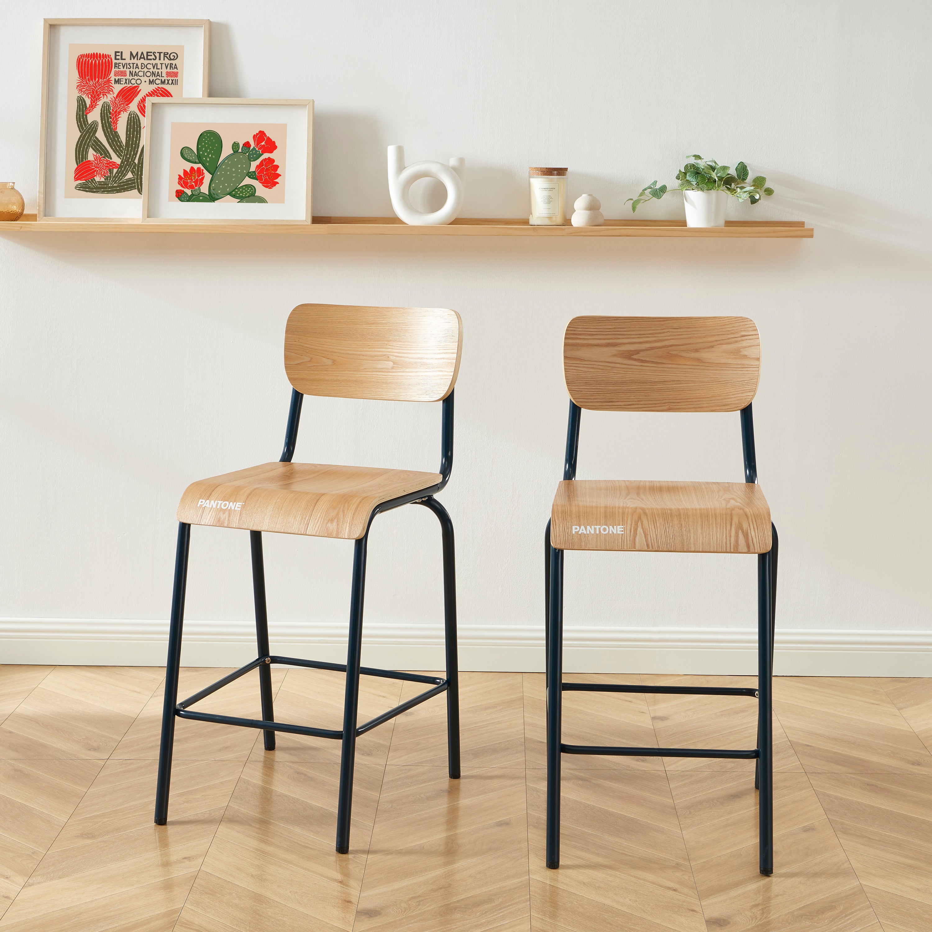 PANTONE® Set of 2 Bar Chairs with Ash Veneer Seat and Metal Legs – Midnight blue