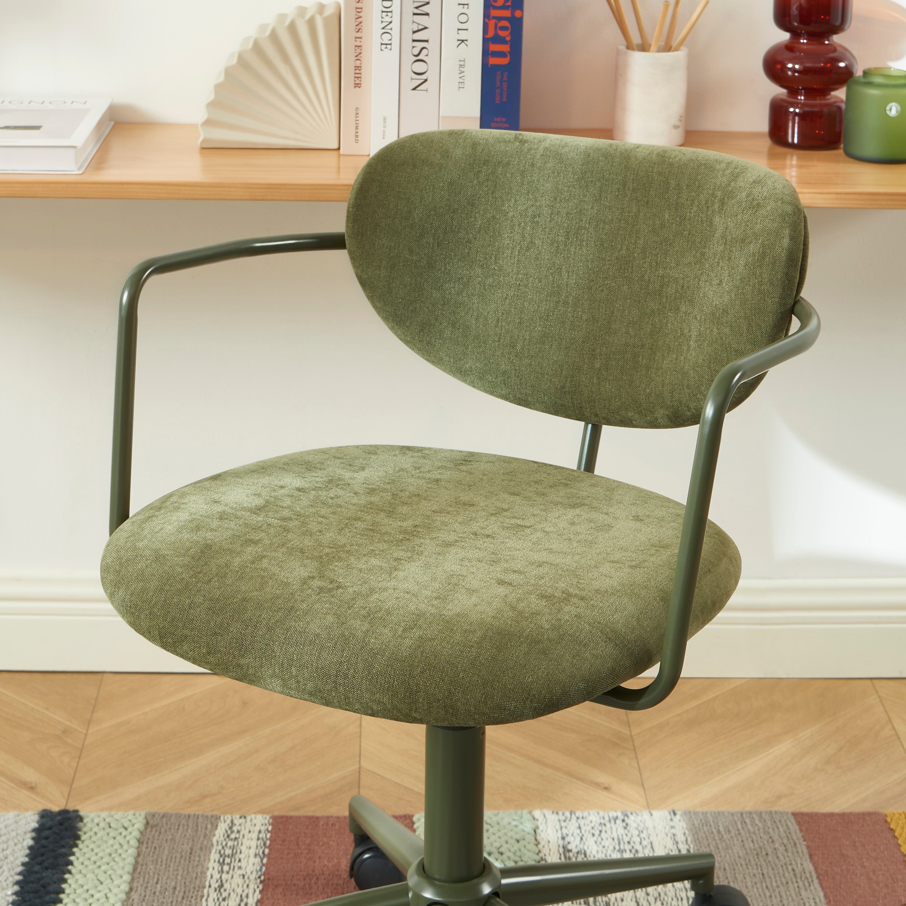 PANTONE® Office Chair on Castors – Olive green