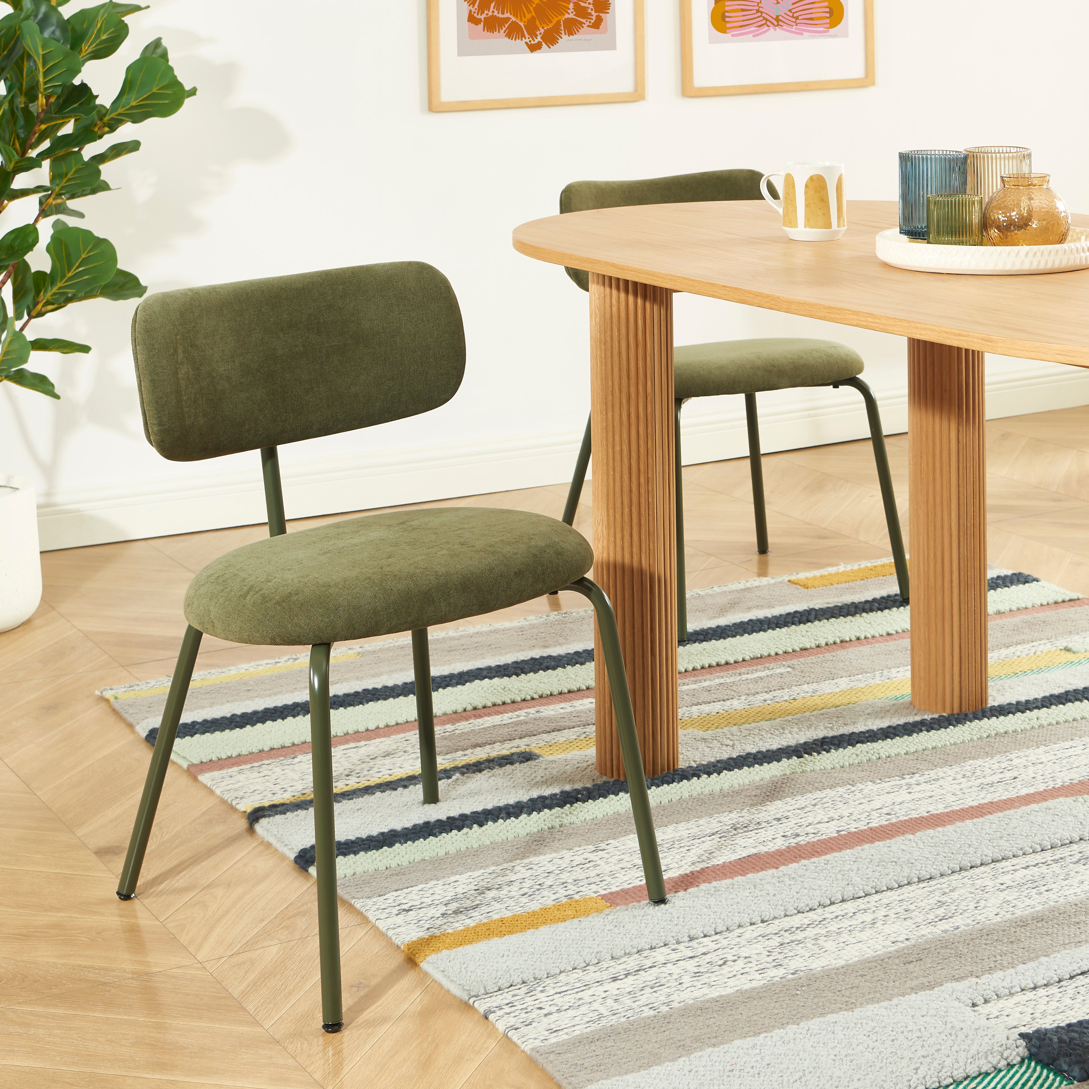 PANTONE® Set of 2 Dining Chairs with Fabric Seat and Metal Legs – Olive green