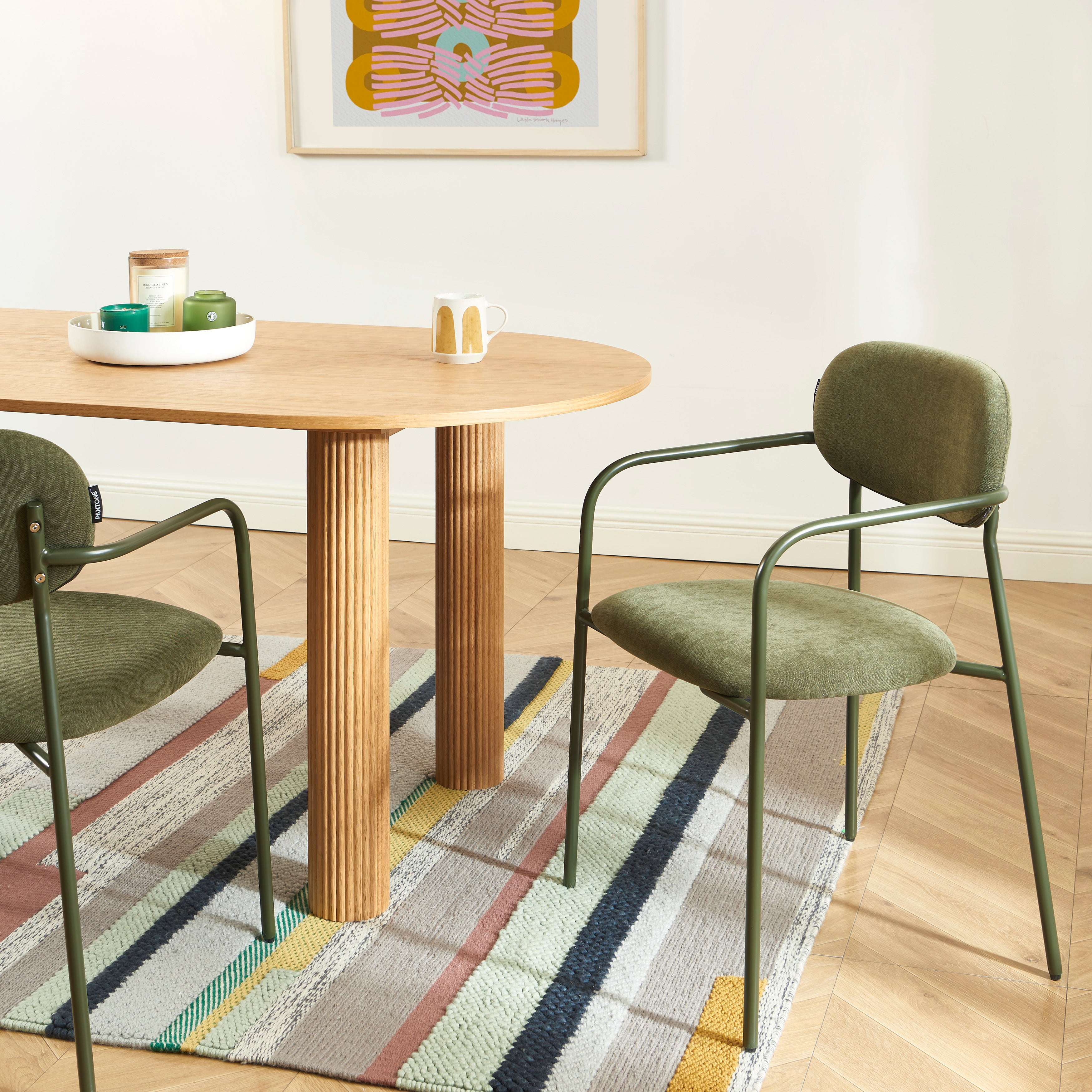 PANTONE® Set of 2 Dining Chairs with Fabric Seat and Metal Armrests – Olive green