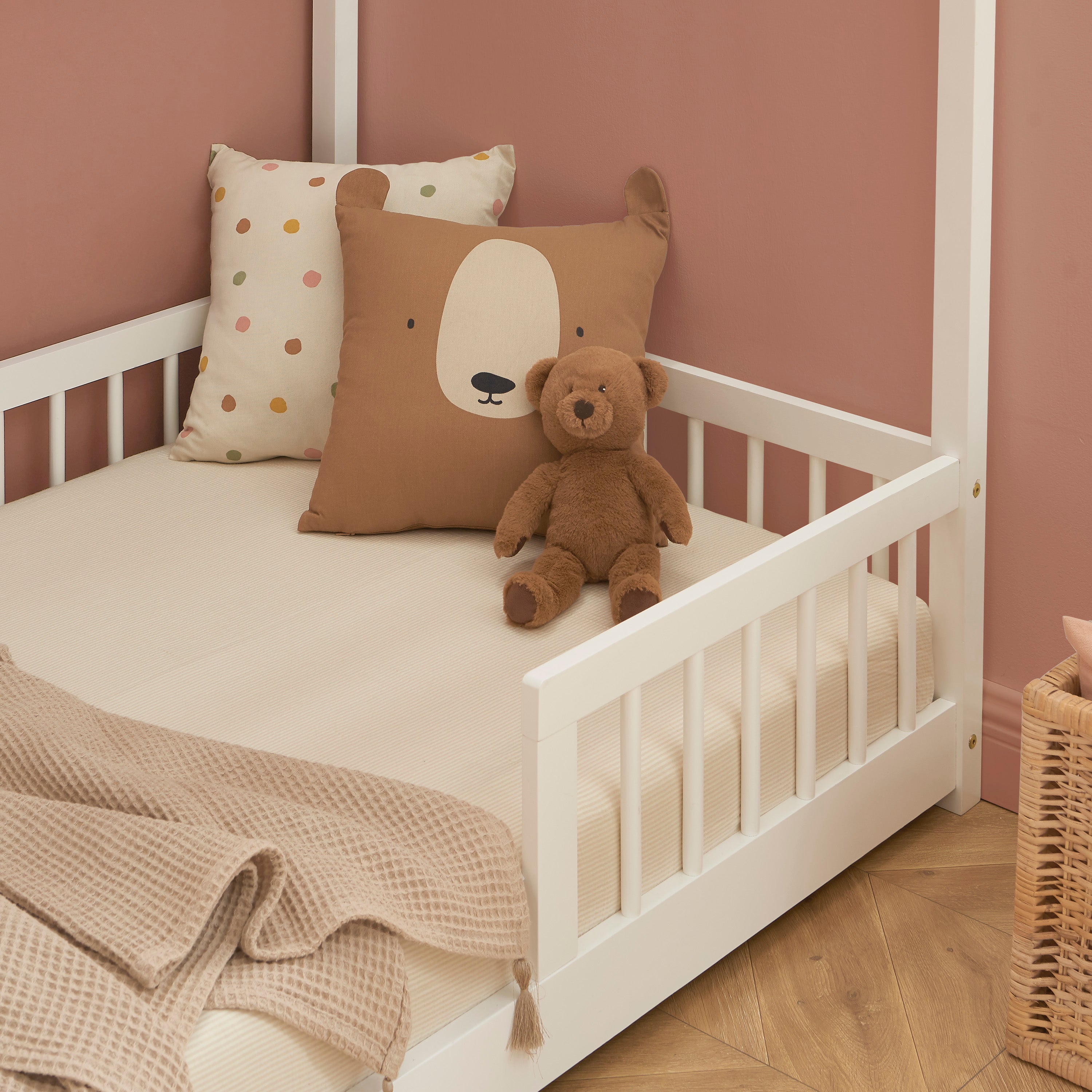 TINY Kids Cabin Bed with Safety Rails 35" x 75" - White