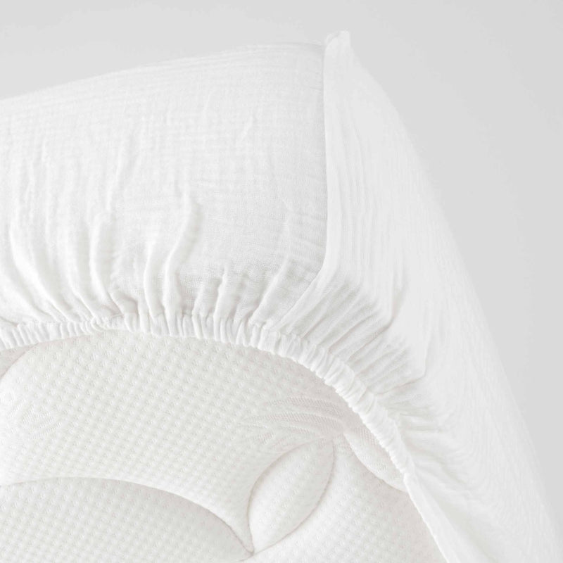 GUSTA fitted sheet in cotton gauze, 63" x 78.7" - White