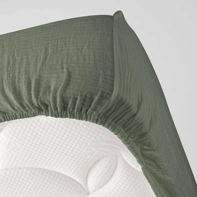 GUSTA fitted sheet in cotton gauze, 63" x 78.7" - Green
