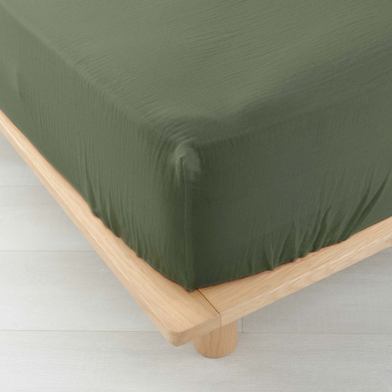 GUSTA fitted sheet in cotton gauze, 63" x 78.7" - Green
